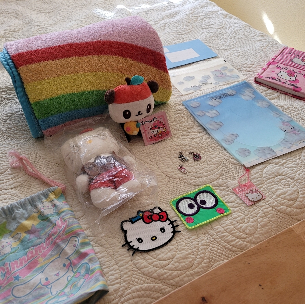 Sanrio bundle +2 added items to pic collection